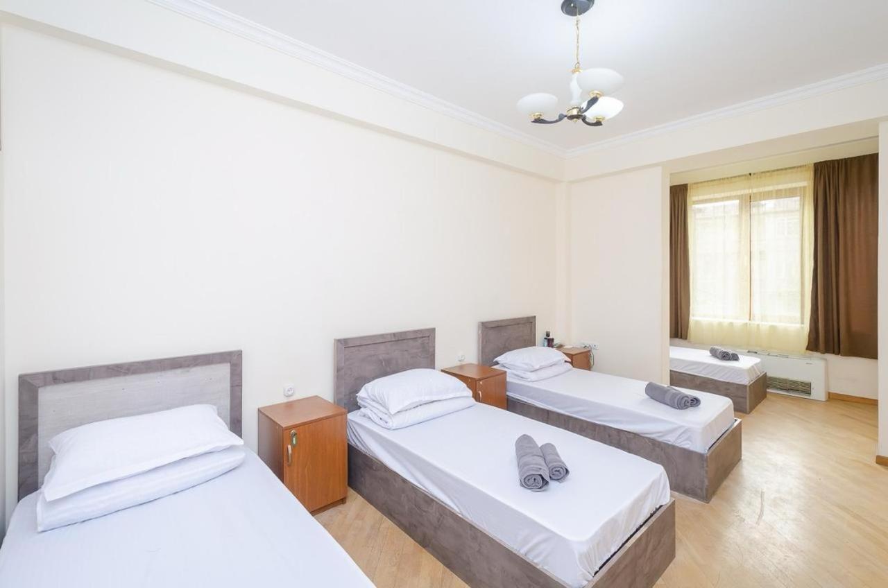 Areva Hostel & Apartment 예레반 외부 사진