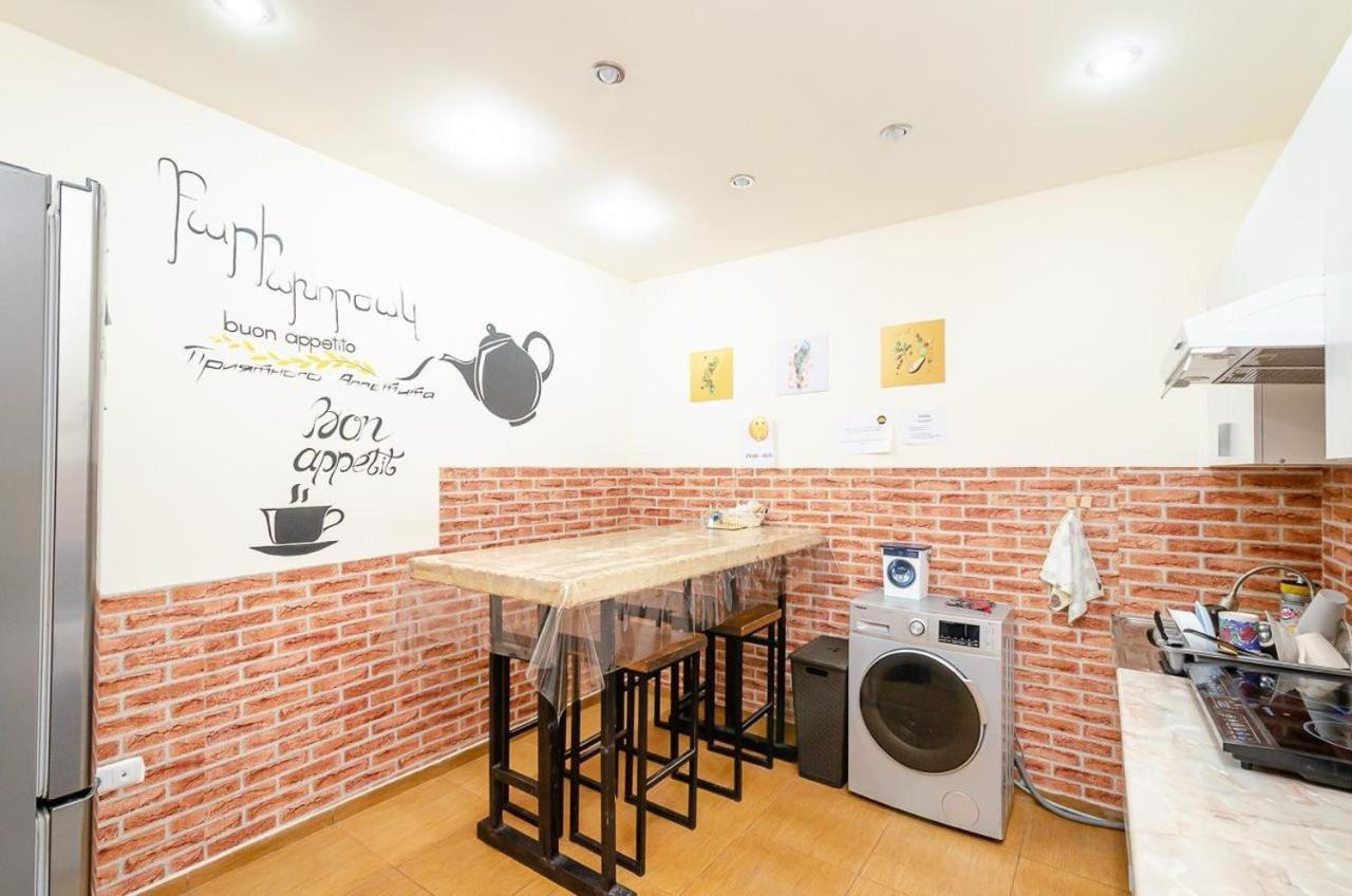 Areva Hostel & Apartment 예레반 외부 사진