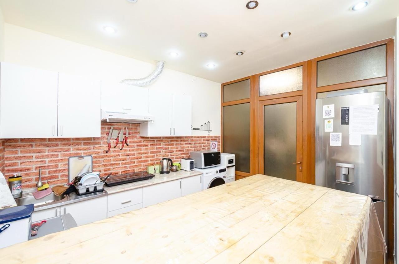 Areva Hostel & Apartment 예레반 외부 사진