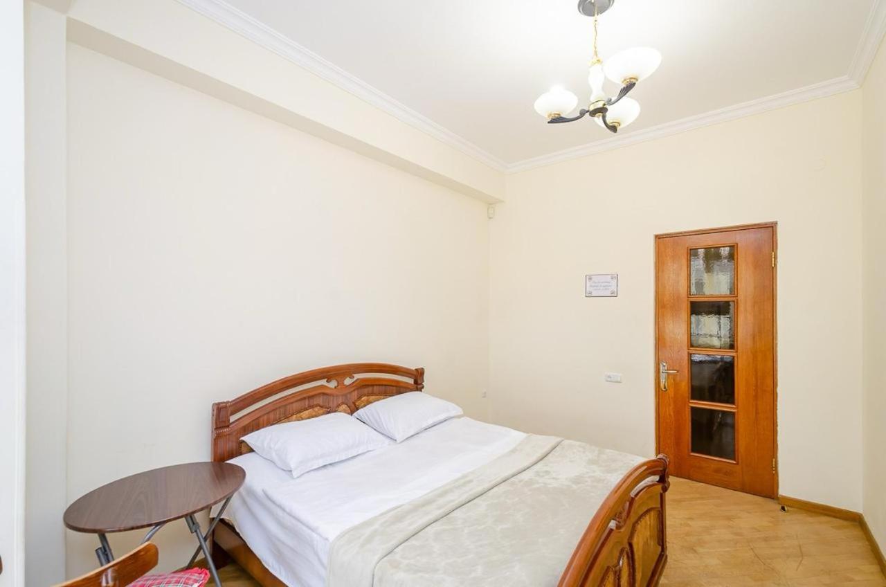 Areva Hostel & Apartment 예레반 외부 사진